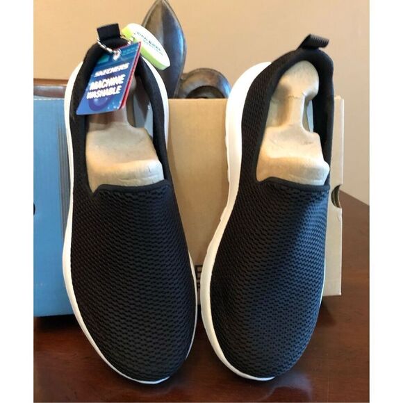 SKECHERS - NWTIB - M Sz 7W -Go Walk Max Performance Sneakers/Black w/White Soles - Picture 11 of 15
